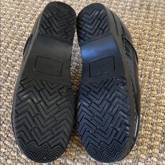 black patent clogs - Picture 3 of 5